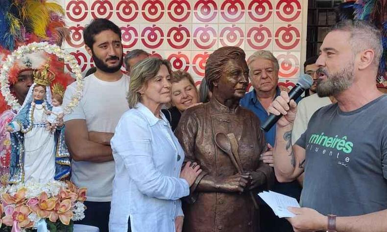 Inaugurao esttua da chef Dona Lucinha