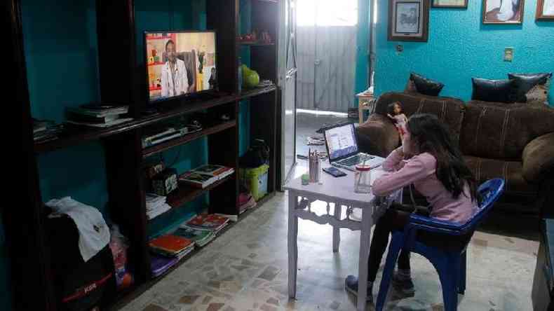 No final de agosto, o governo mexicano introduziu um programa de aulas pela TV(foto: Getty Images)