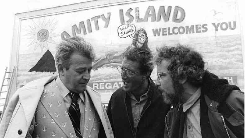 No filme Tubaro, o prefeito Larry Vaughn ( esquerda) se recusa irresponsavelmente a fechar as praias da ilha(foto: Getty Images)