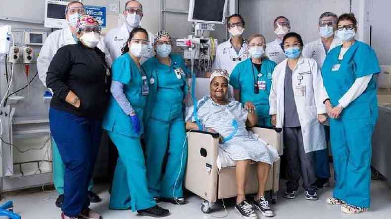 A cirurgia, realizada em janeiro deste ano, durou 18 horas e envolveu mais de 50 especialistas, incluindo cirurgies, enfermeiros, anestesistas e mdicos residentes(foto: Mount Sinai Health System )