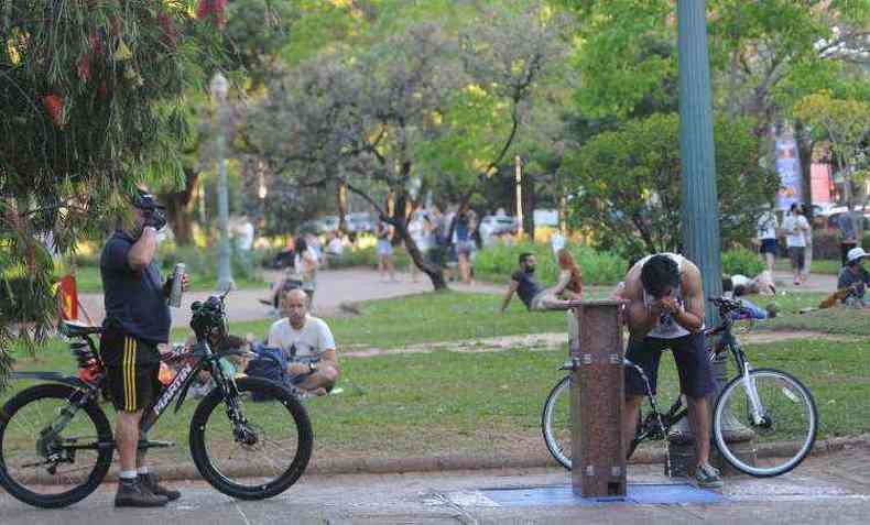 Chuva pode amenizar o calor que atinge a capital mineira h uma semana(foto: Gladyston Rodrigues/EM/D.A Press)