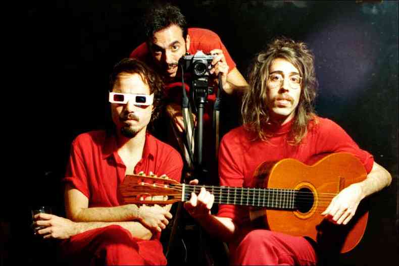 Guilherme d%u2019Almeida (baixo), Biel Basile (bateria) e Tim Bernardes (guitarra e vocal) formam O Terno, que lana seu quarto disco nesta tera-feira