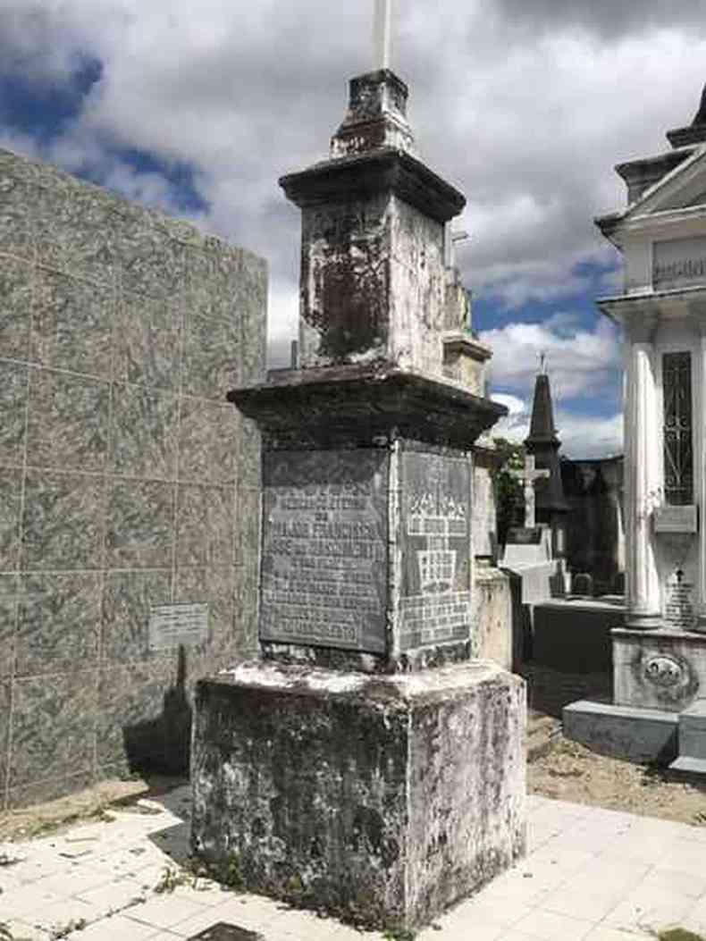 O tmulo de Francisco Jos do Nascimento, o Drago do Mar, est no cemitrio So Joo Batista, no centro de Fortaleza(foto: Licnio Nunes de Miranda)