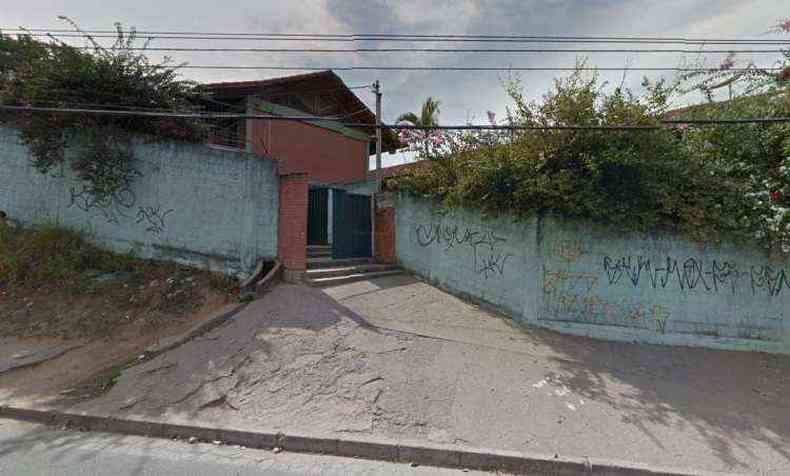 Alunos entravam para escola no momento dos disparos(foto: Google Street View/Reproduo)