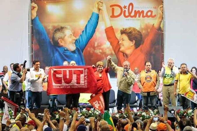 Com Lula, a presidente Dilma Rousseff compareceu a evento na CUT com sindicalistas aliados e disse que seu lado é o dos trabalhadores(foto: Leandro Martins /Futura Press /Estadão) Com Lula, a presidente Dilma Rousseff compareceu a evento na CUT com sindicalistas aliados e disse que seu lado é o dos trabalhadores(foto: Leandro Martins /Futura Press /Estadão)
