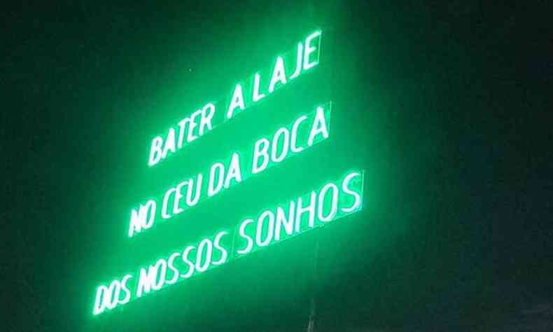 Letreiro verde neon 