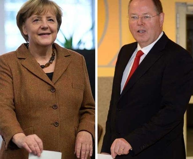 A chanceler alem� Angela Merkel e o candidato democrata Peer Steinbrueck (foto: JOHANNES EISELE / PATRIK STOLLAR / AFP)