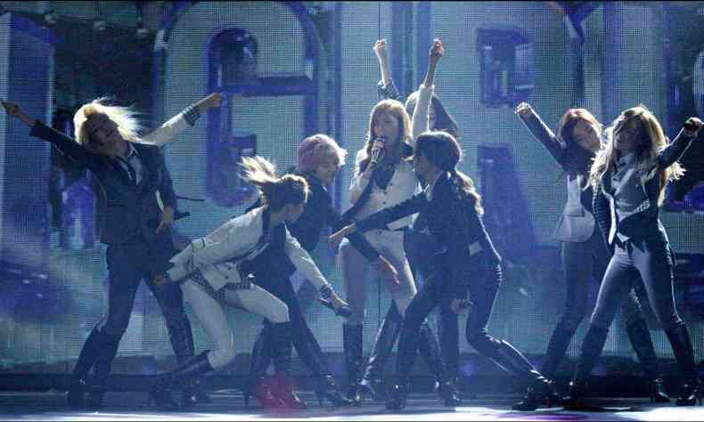 Membros da banda feminina sul-coreana Girls 'Generation se apresentam em um festival K-pop em Hanói, em 29 de novembro de 2012