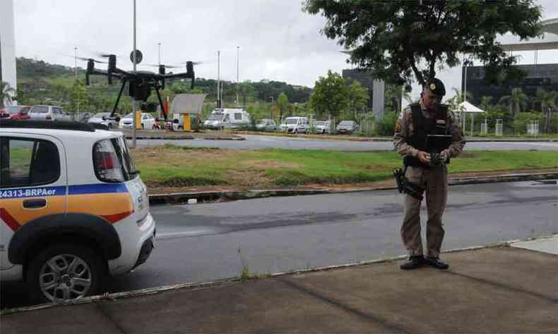 Um dos recursos de monitoramento no feriado carnavalesco ser a utilizao de drones pela polcia(foto: Paulo Filgueiras/EM/D.A Press)