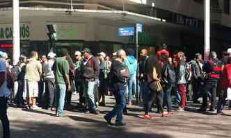 Ambulantes reunidos na Rua Carijs, no Centro de Belo Horizonte(foto: Paulo Filgueiras/EM/DA Press)