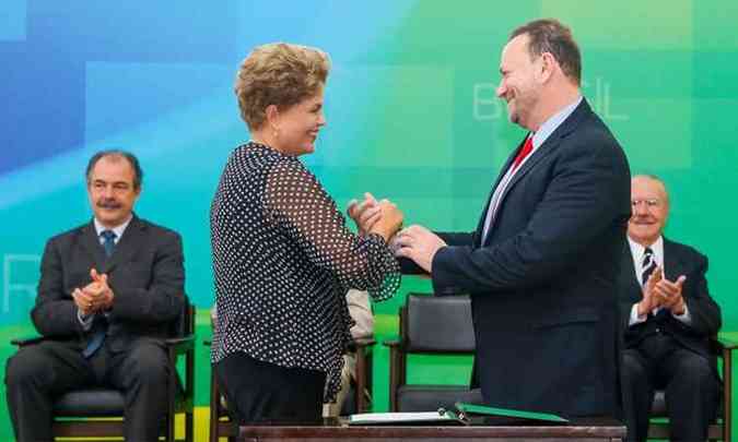 Presidente Dilma Rousseff durante cerimnia de posse do novo ministro-chefe da Secretaria de Comunicao Social da Presidncia da Repblica, Edinho Silva no Palcio do Planalto (foto: Roberto Stuckert Filho/PR)