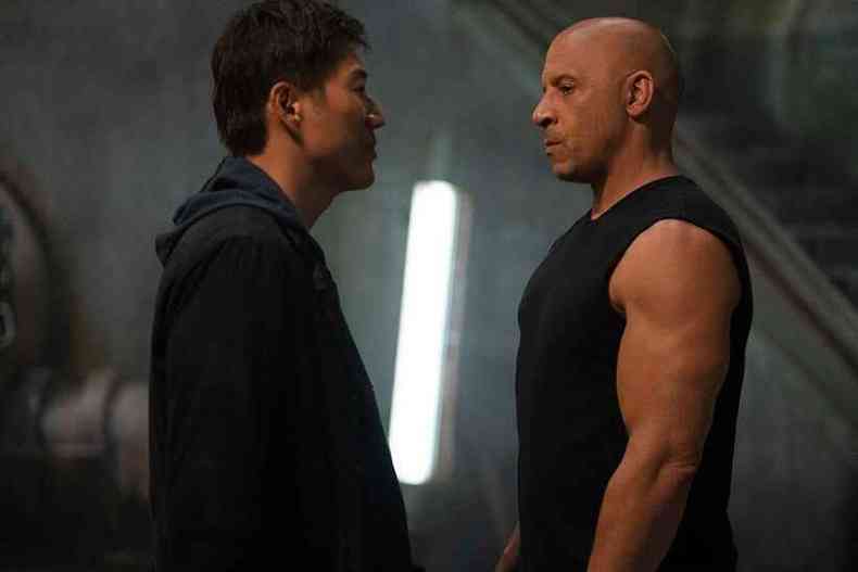 Sung Kang e Vin Diesel em cena da nova aventura da franquia(foto: Universal Pictures/Divulgao)