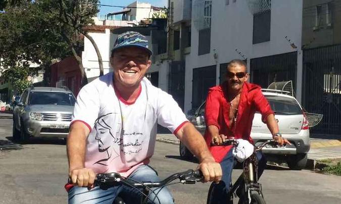 Mauro Ribeiro está usando a bicicleta para pequenos deslocamentos e aguarda a volta do abastecimento de combustível (foto: Paulo Filgueiras/ EM/ D.A Press) Mauro Ribeiro está usando a bicicleta para pequenos deslocamentos e aguarda a volta do abastecimento de combustível (foto: Paulo Filgueiras/ EM/ D.A Press)