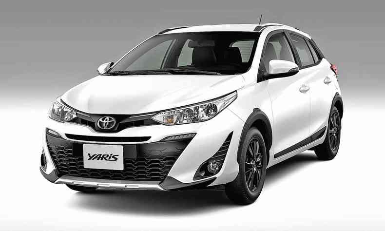 Se o cliente optar por alugar um Toyota Yaris hatch por 12 meses, vai pagar R$ 3.009,50 mensais, para a franquia de 800 quilmetros, ou R$ 3.825,93, para a franquia de 1.500 quilmetros