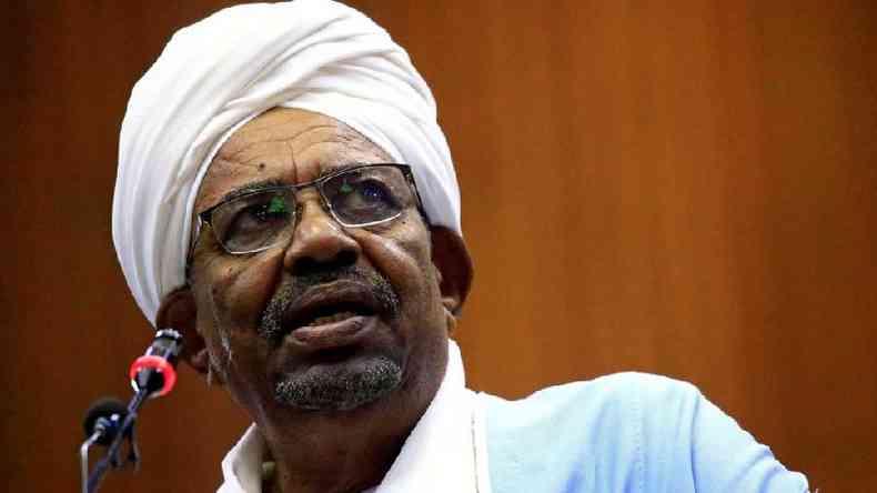 Omar Bashir, presidente do Sudo at abril de 2019  acusado de homicdio, extermnio, tortura e estupros na regio de Darfur(foto: Reuters)