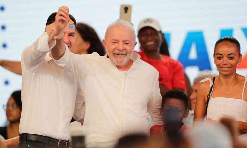Lula durante cerimnia de entrega de casas em Santo Amaro-BA