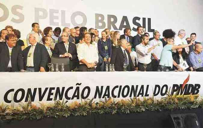 Peemedebistas se reuniram em Braslia no dia 12 e decidiram tirar uma posio oficial sobre o governo Dilma na prxima tera-feira (29) (foto: Valter Campanato/Agncia Brasil)