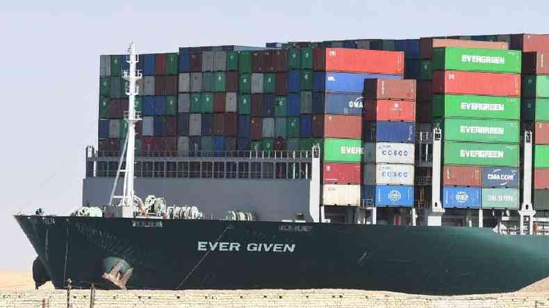 Quase dois milhes de barris de petrleo e aproximadamente 8% do gs natural liquefeito passam pelo Canal de Suez todos os dias(foto: Getty Images)