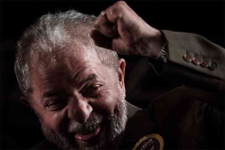  Num grampo da Operao Lava-Jato, Lula chamou os bens a ele destinados de 
