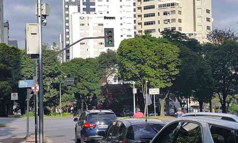 Um dos equipamentos est na esquina da Rua Cludio Manoel com as avenidas Getlio Vargas e Afonso Pena(foto: Paulo Filgueiras/EM/D.A PRESS)