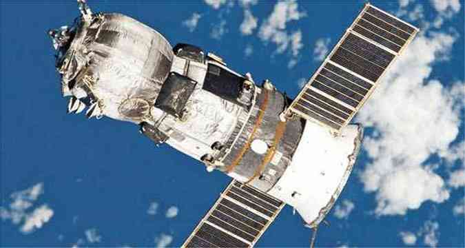 Uma das naves Progress se aproxima da Estao Espacial Internacional em 2012: de trs a quatro voos desse tipo so realizados por ano(foto: Nasa/Divulgao)