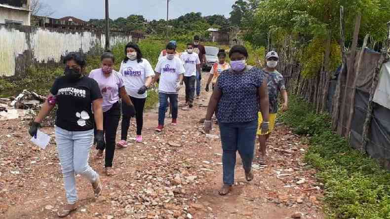 Durante a pandemia, a pedagoga Christiane suspendeu as aulas a escola e passou a arrecadar alimentos e produtos de limpeza para as famlias dos alunos