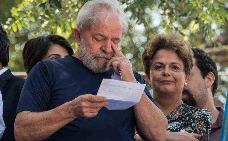 Antes de se entregar  Polcia Federal, Lula discursou em frente  sede do Sindicato dos Metalrgicos, em So Bernardo do Campo(foto: Nelson Almeida)