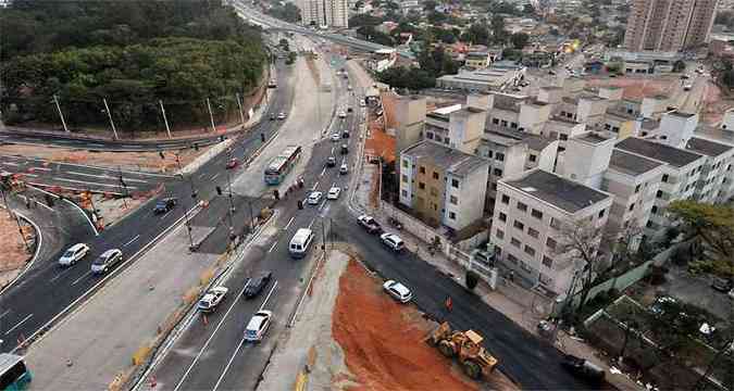 Avenida Pedro I, na altura do viaduto que desabou em 2014: MP aguarda desde ano passado planilha sobre custos da construo da trincheira (foto: Marcos Michelin/EM/D.A Press)