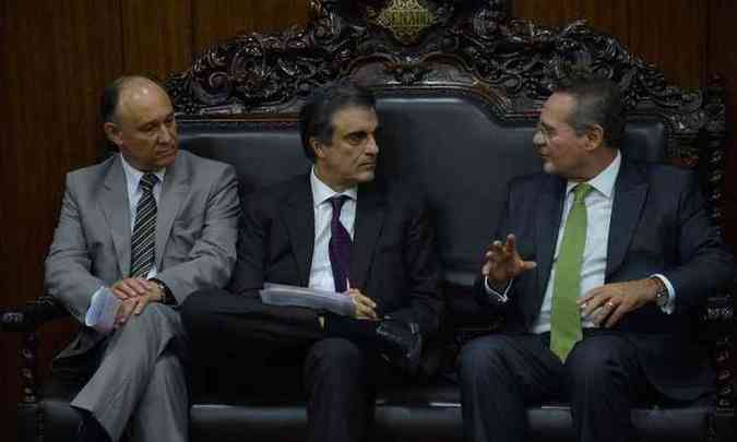 Ministros levaram ao presidente do Senado, Renan Calheiros, pacote de medidas anticorrupo(foto: Fbio Rodrigues Pozzebom/Agncia Brasil)