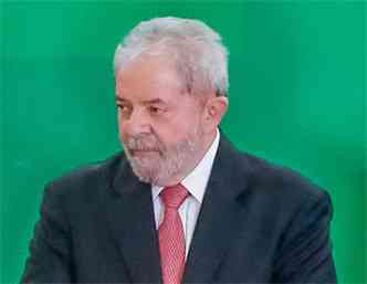 Lula  investigado sobre supostas irregularidades na compra da cota de apartamento trplex, no Guaruj (SP), e em benfeitorias feitas em um stio frequentado por sua famlia em Atibaia (SP).(foto: Ichiro Guerra/PR/Divulgao)