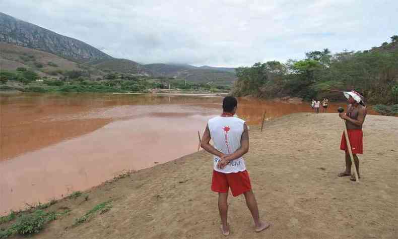 Rejeitos de minrio de ferro contaminaram o Rio Doce, prejudicando a tribo Krenak, em Resplendor(foto: Alexandre Guzanshe/EM/DA Press - 15/11/15)