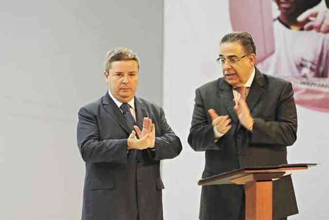 Antonio Anastasia e Alberto Pinto Coelho, que substituir o governador nos ltimos meses de governo, durante reunio gerencial (foto: Jair Amaral/EM/D.A Press)