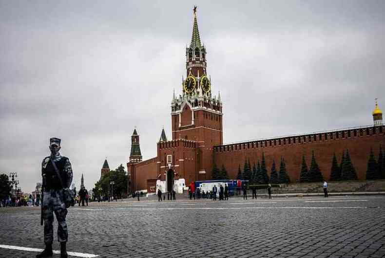 Moscou vai sortear cinco carros por semana para quem se vacinar com a primeira dose(foto: Dimitar DILKOFF / AFP)