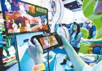 Gamepad do Wii U da Nintendo: tela no controle abre novas possibilidades de jogar seus ttulos preferidos (foto: Kevork Djansezian/Getty Images/AFP)