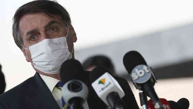 Na transmisso publicada nesta tera-feira no Facebook, Bolsonaro diz que estava tomando sua terceira dose de hidroxicloroquina(foto: Marcelo Casal Jr/agencia brasil)