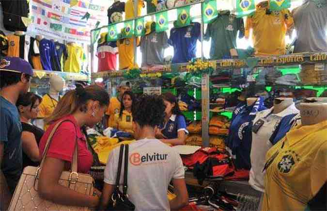 Lojas de BH j esto no ritmo da Copa com venda de produtos verde e amarelo (foto: Leandro Couri/EM/D.A Press)