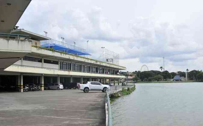 No anexo, funciona um estacionamento, um salo de festas, uma academia e um salo de belezas (foto: Juarez Rodrigues/EM/D.A Press)