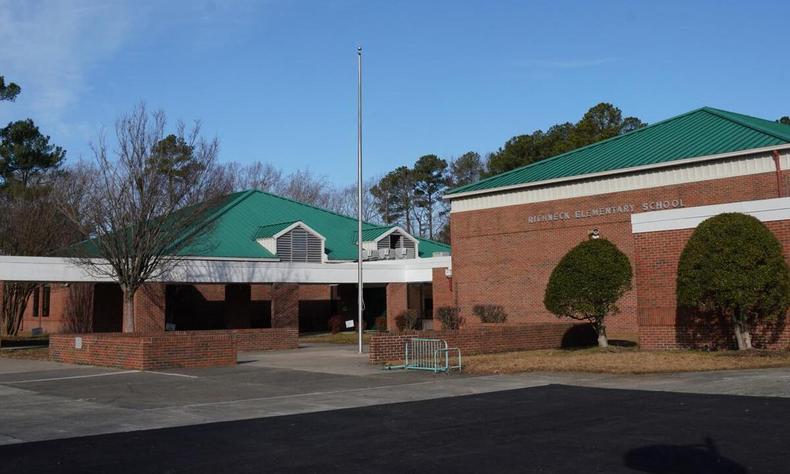 A professora que foi atingida processa os administradores da escola em US$ 40 milhões(foto: Jay Paul/GETTY IMAGES NORTH AMERICA/AFP) Imagem da escola em ocorreu o caso no início de janeiro, nos Estados Unidos