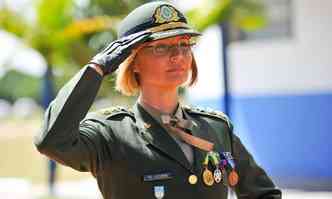 Coronel Luciene Demenicis, primeira mulher do quadro de engenheiros militares a comandar uma organizao militar. Ministrio da Defesa/Reproduo