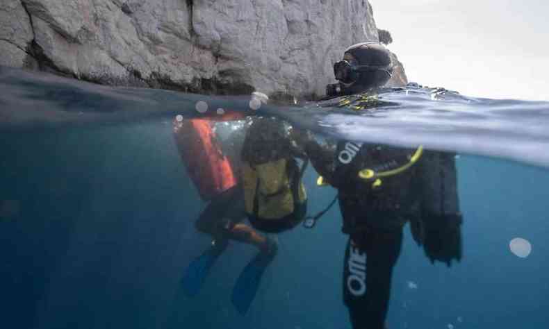 Mergulhadores no Mar Mediterrneo