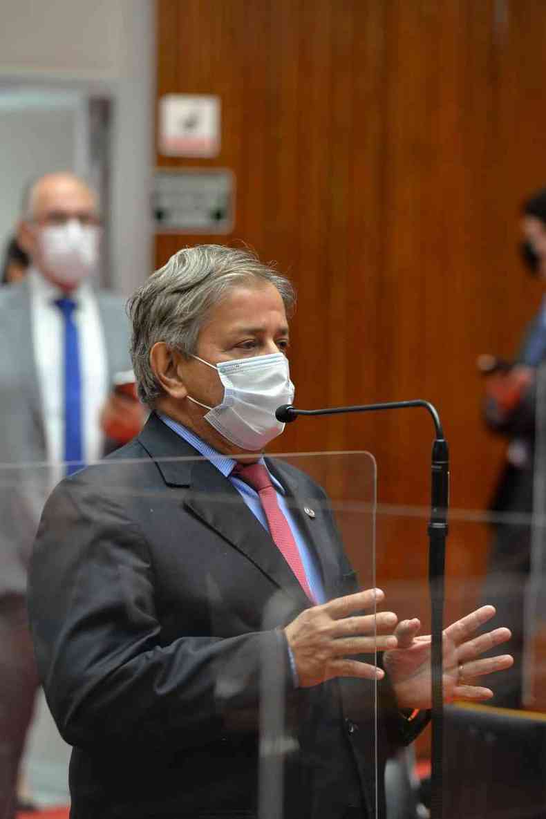 Deputado Carlos Pimenta cobra medidas contra efeitos das mudanas climticas(foto: ALMG/Divulgao)