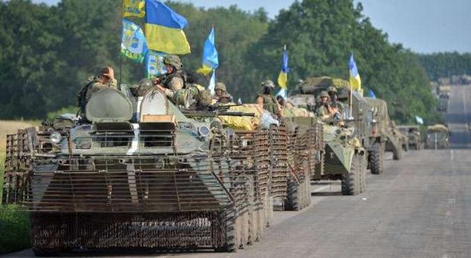 Militares ucranianos percorrem estradas perto da cidade de Slaviansk, recém libertada de separatistas(foto: AFP PHOTO/GENYA SAVILOV) Militares ucranianos percorrem estradas perto da cidade de Slaviansk, recém libertada de separatistas(foto: AFP PHOTO/GENYA SAVILOV)