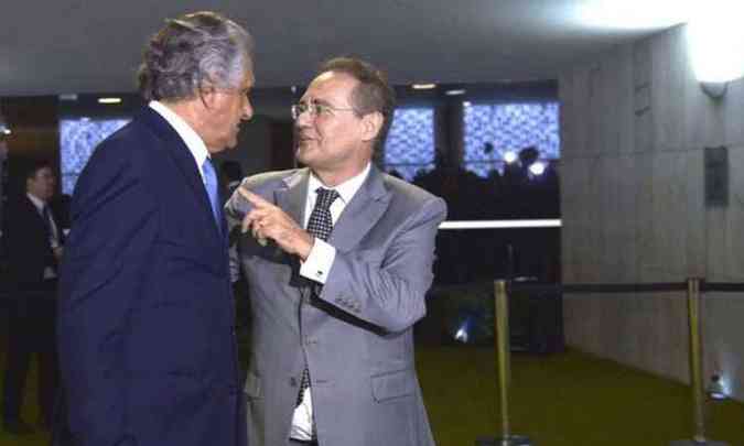 Ronaldo Caiado e Renan Calheiros nos bastidores do Senado federal(foto: Valter Campanato/Agncia Brasil)