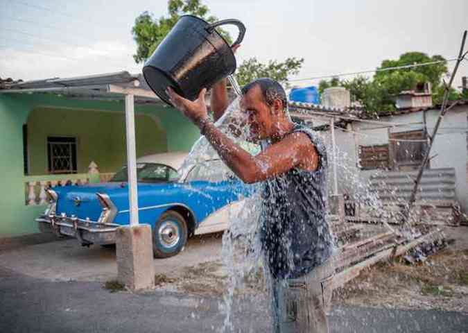 Em Cuba, as temperaturas passaram dos 34C, com sensao trmica de 48C(foto: YAMIL LAGE/AFP PHOTO)
