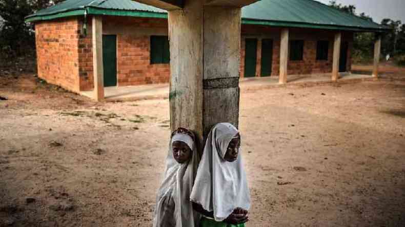 Muitas meninas do povoado nmade Fulani no retornaro  escola aps o confinamento e muitas j se casaram