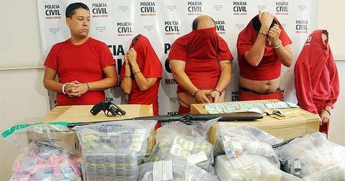 O grupo foi presa com 10 mil comprimidos de ectasy, anabolizantes e 35 mil unidades de moderadores de apetite(foto: Cristina Horta/EM/D.A.Press)