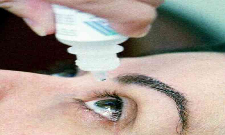 Colrio  uma das formas de tratamento para a miopia(foto: Leticia Abras/Estado de Minas - 23/10/2003)