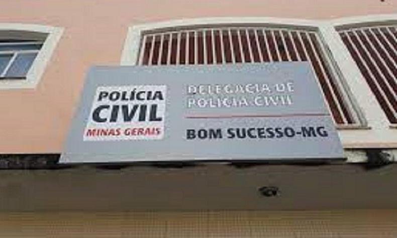 Neto que matou o av� est� preso na Delegacia de Bonsucesso
