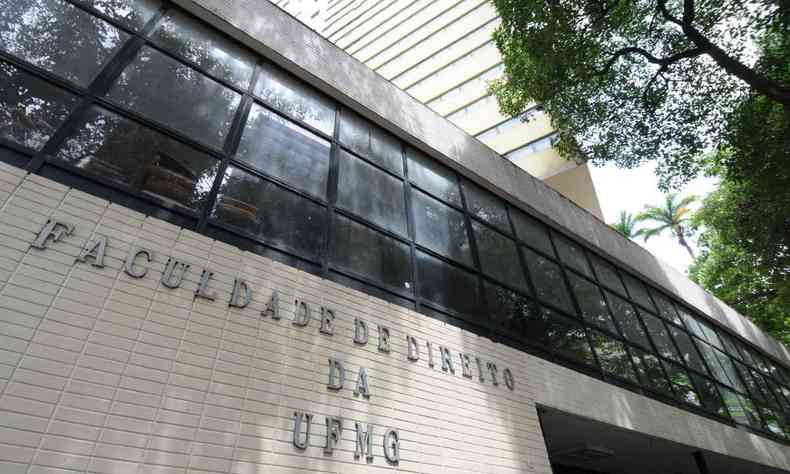 fachada da faculdade de direito da UFMG