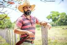 Juliano Cazarré quer mostrar a realidade da vida de peão em 'Pantanal'